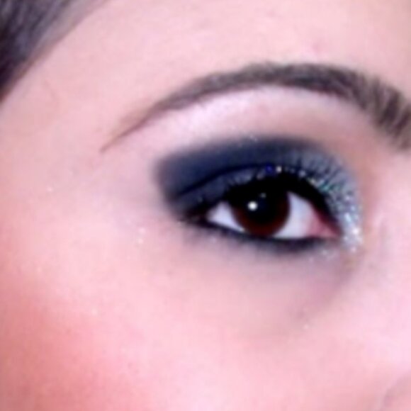 Mary Kay Navy Blue Eyeshadow - Picture 2 of 7